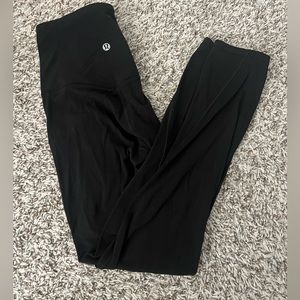 Black 28’ align Lululemon leggings with pockets